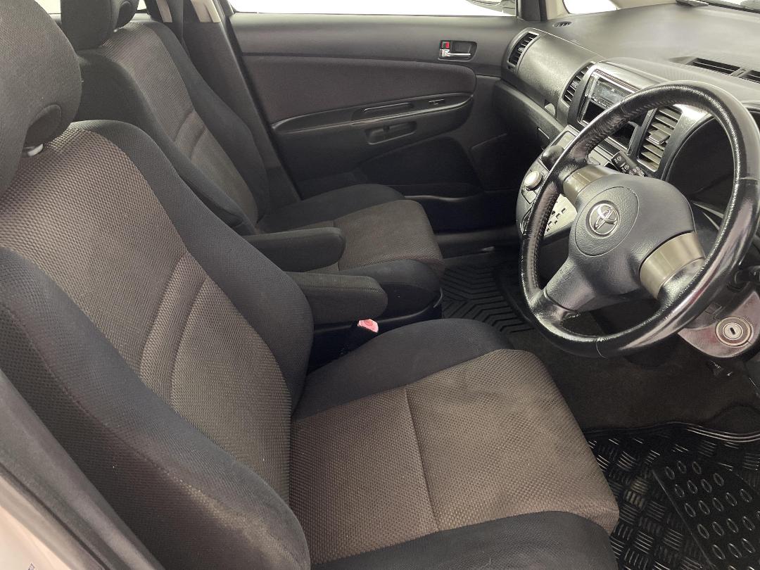 Photo '16' of Toyota Wish