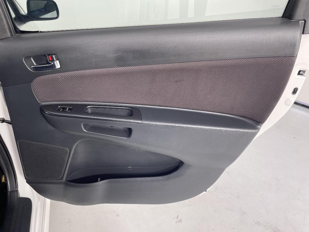 Photo '19' of Toyota Wish