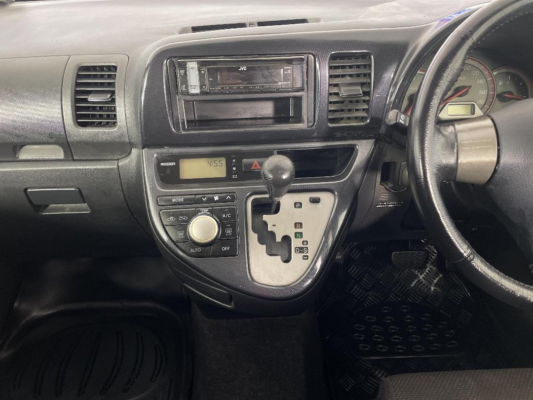 Photo '18' of Toyota Wish