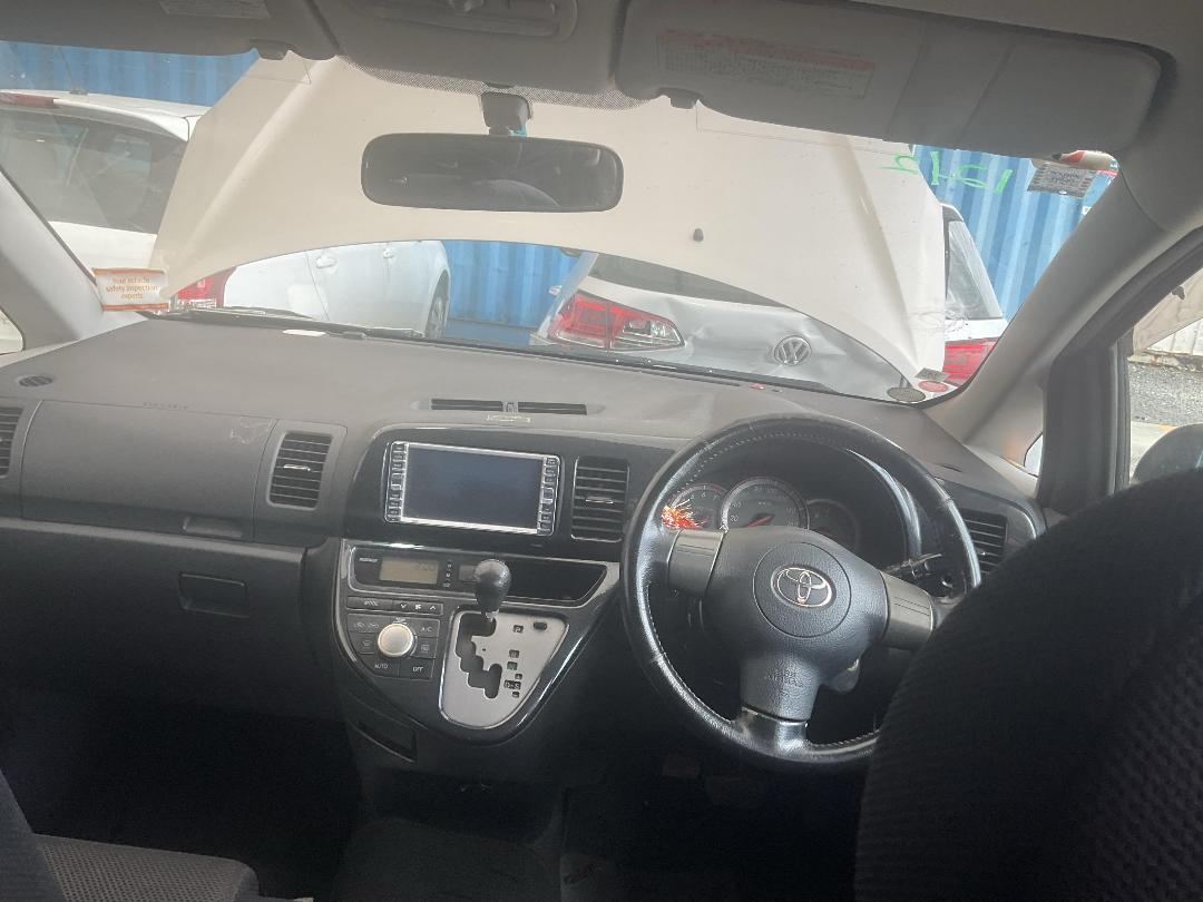 Photo '26' of Toyota Wish Photo '26' of Toyota Wish