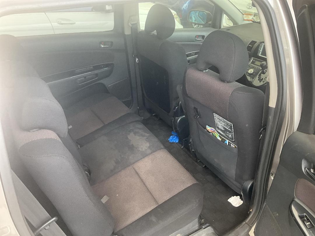 Photo '25' of Toyota Wish Photo '25' of Toyota Wish