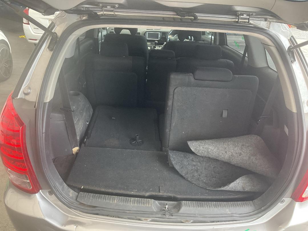 Photo '27' of Toyota Wish Photo '27' of Toyota Wish