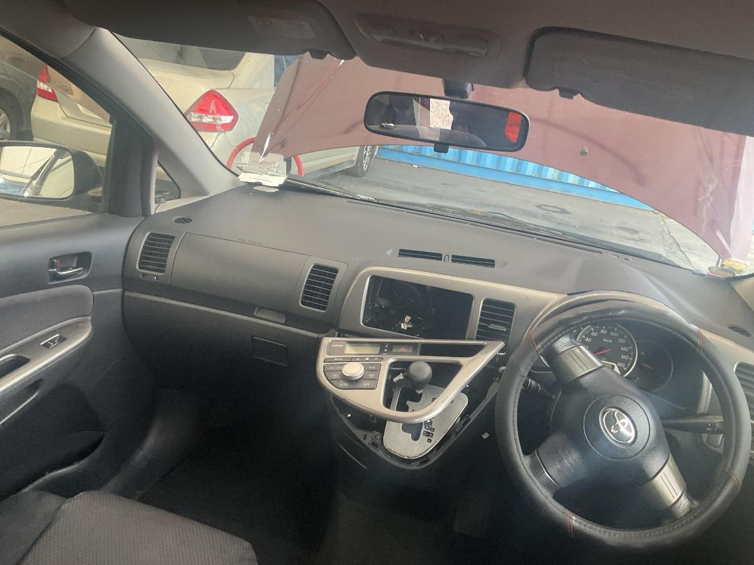 Photo '26' of Toyota Wish Photo '26' of Toyota Wish