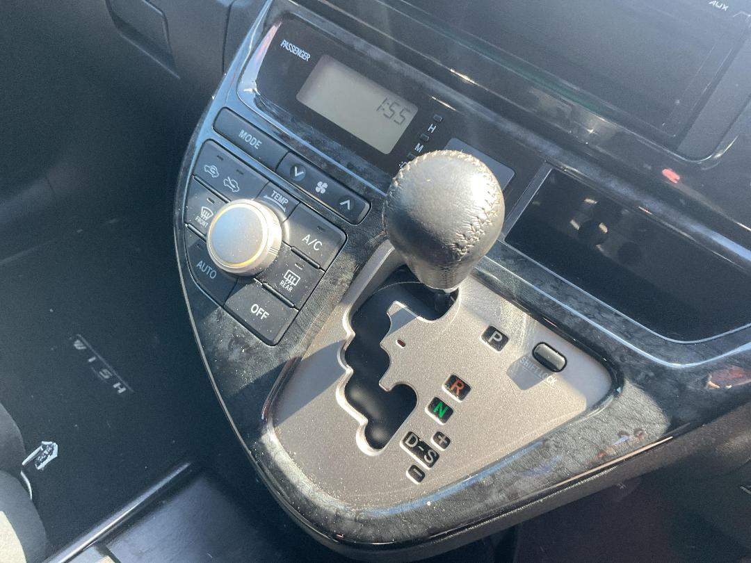 Photo '13' of Toyota Wish