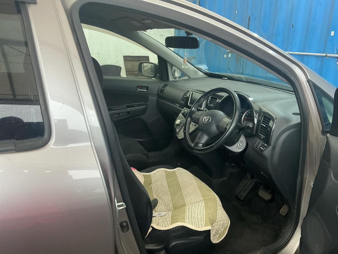 Photo '13' of Toyota Wish