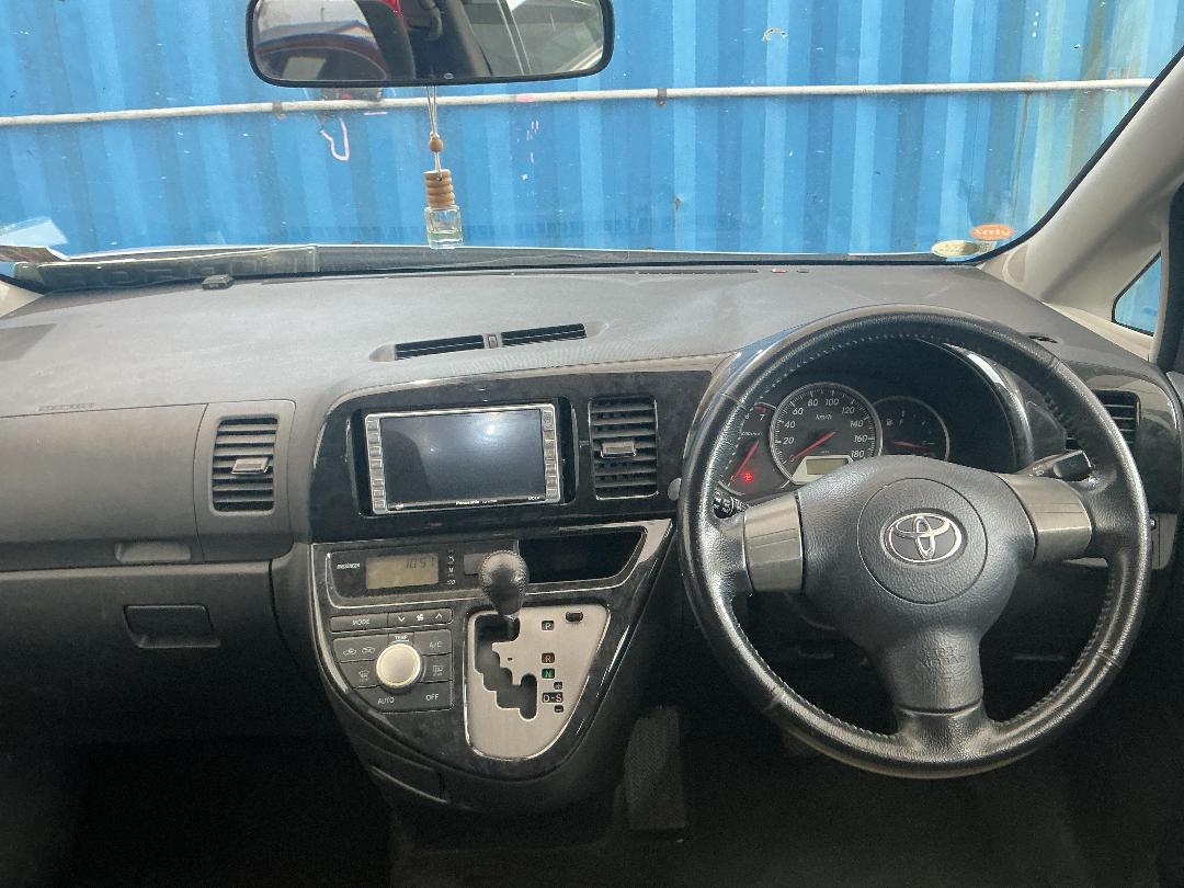 Photo '11' of Toyota Wish