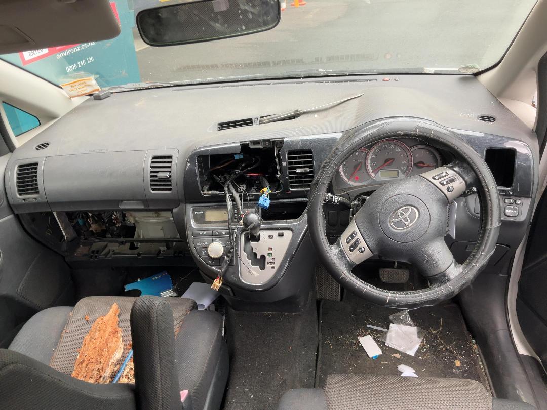 Photo '22' of Toyota Wish