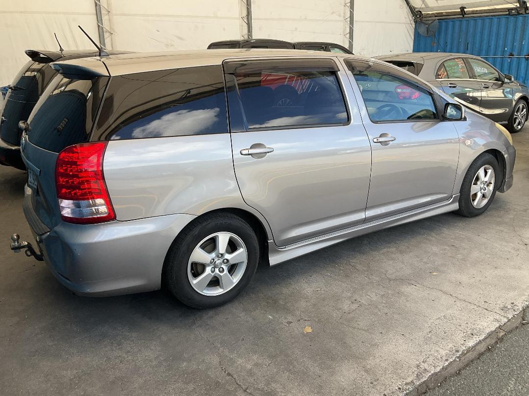 Photo '17' of Toyota Wish