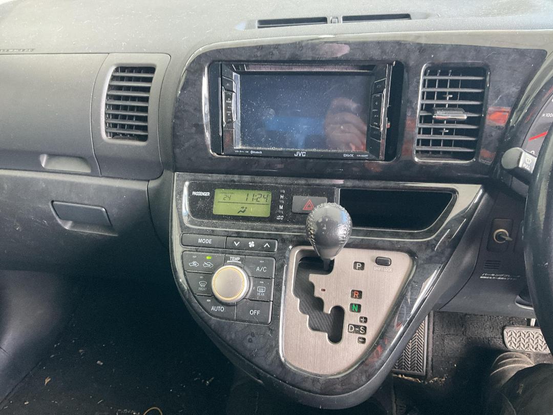 Photo '25' of Toyota Wish