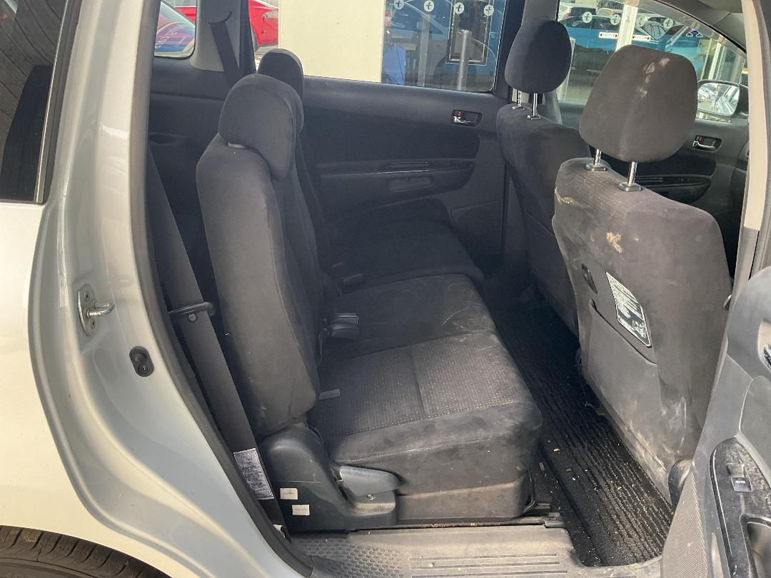 Photo '18' of Toyota Wish