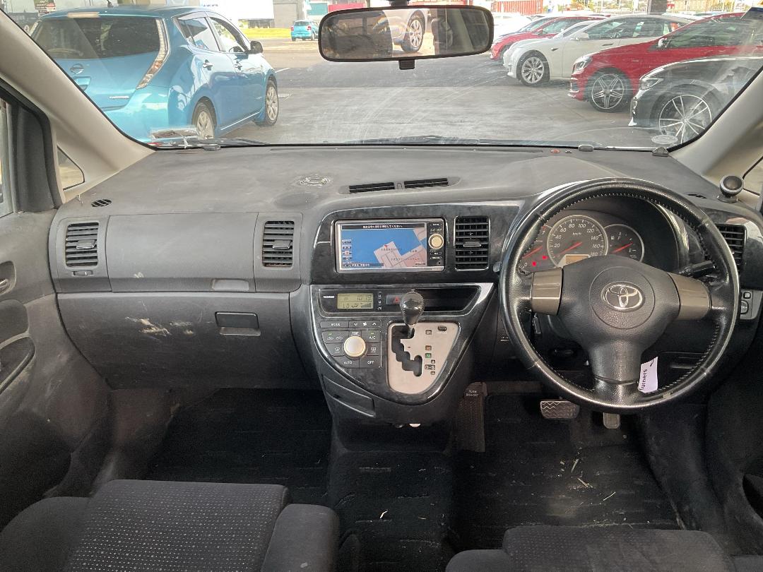 Photo '15' of Toyota Wish