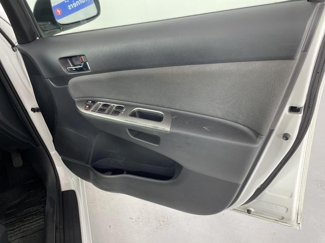 Photo '15' of Toyota Wish