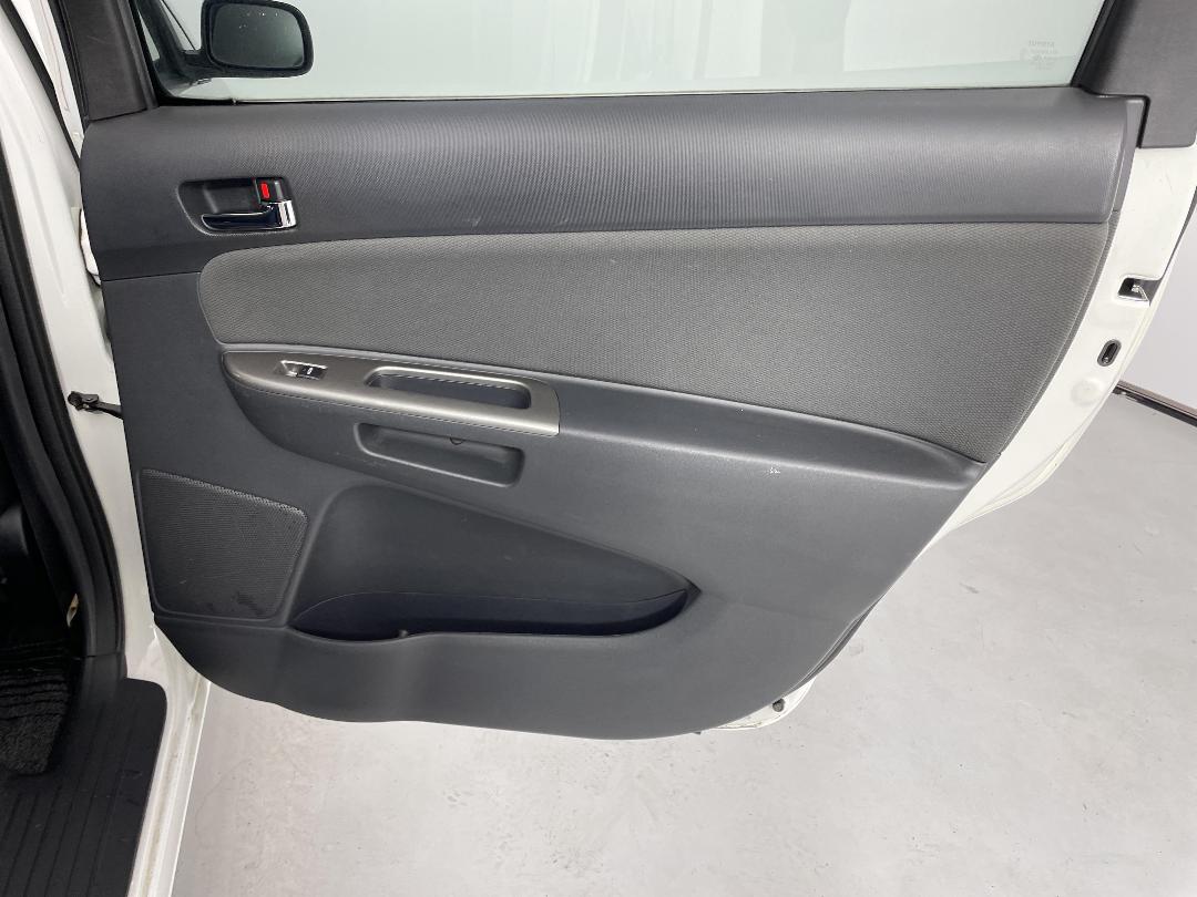 Photo '19' of Toyota Wish