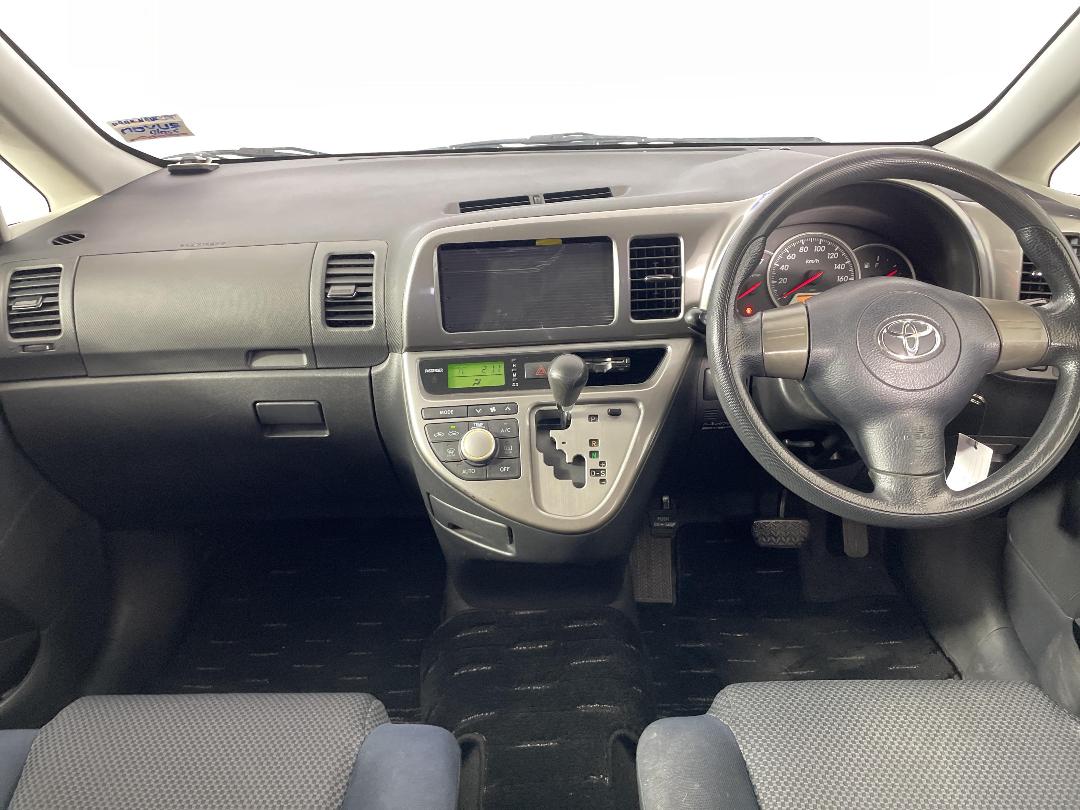 Photo '17' of Toyota Wish