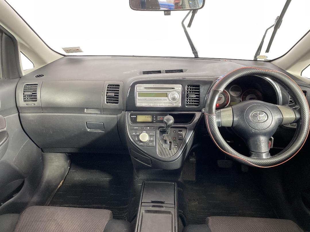 Photo '17' of Toyota Wish