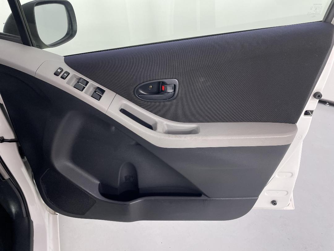 Photo '15' of Toyota Yaris