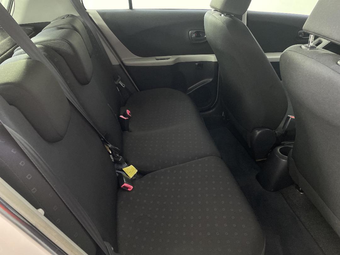 Photo '20' of Toyota Yaris