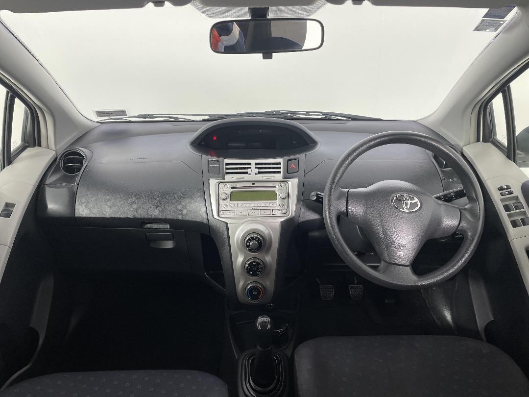 Photo '17' of Toyota Yaris