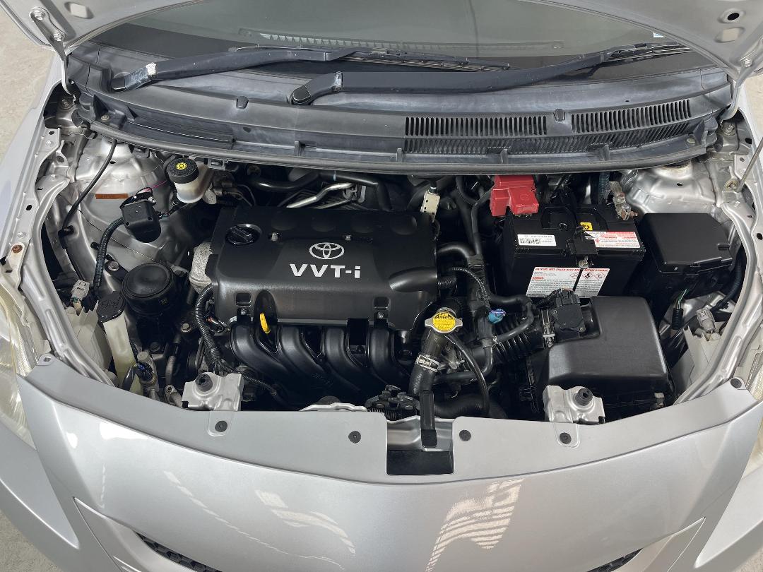 Photo '13' of Toyota Yaris