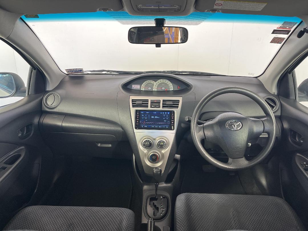 Photo '17' of Toyota Yaris