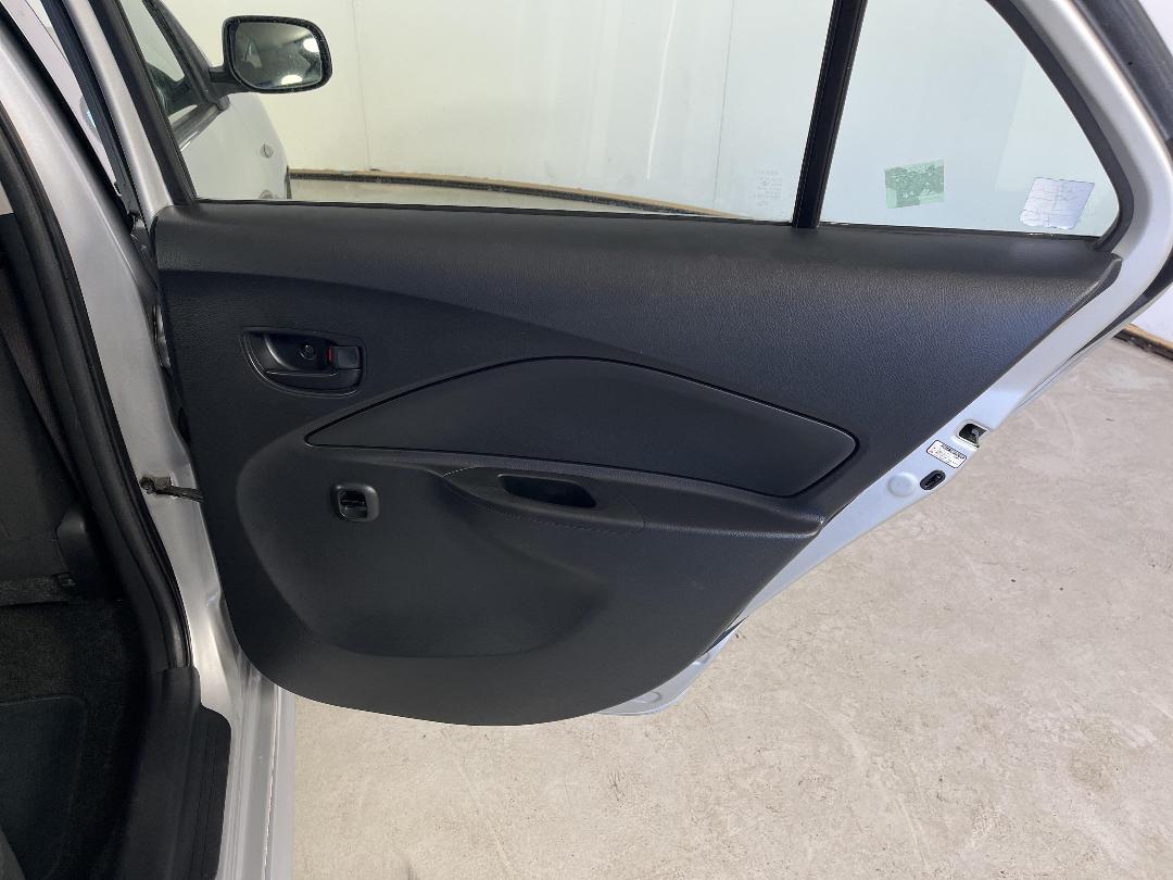 Photo '19' of Toyota Yaris