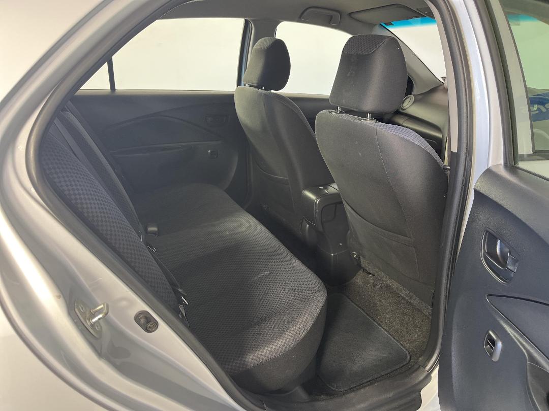 Photo '20' of Toyota Yaris