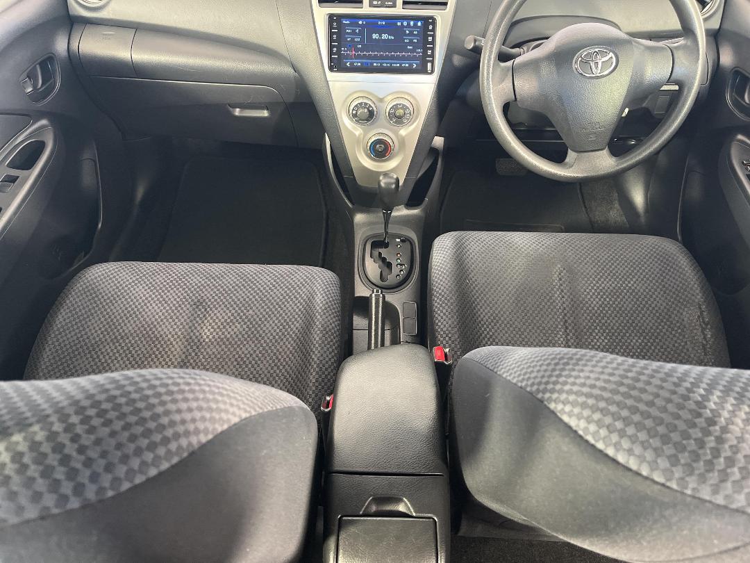 Photo '18' of Toyota Yaris