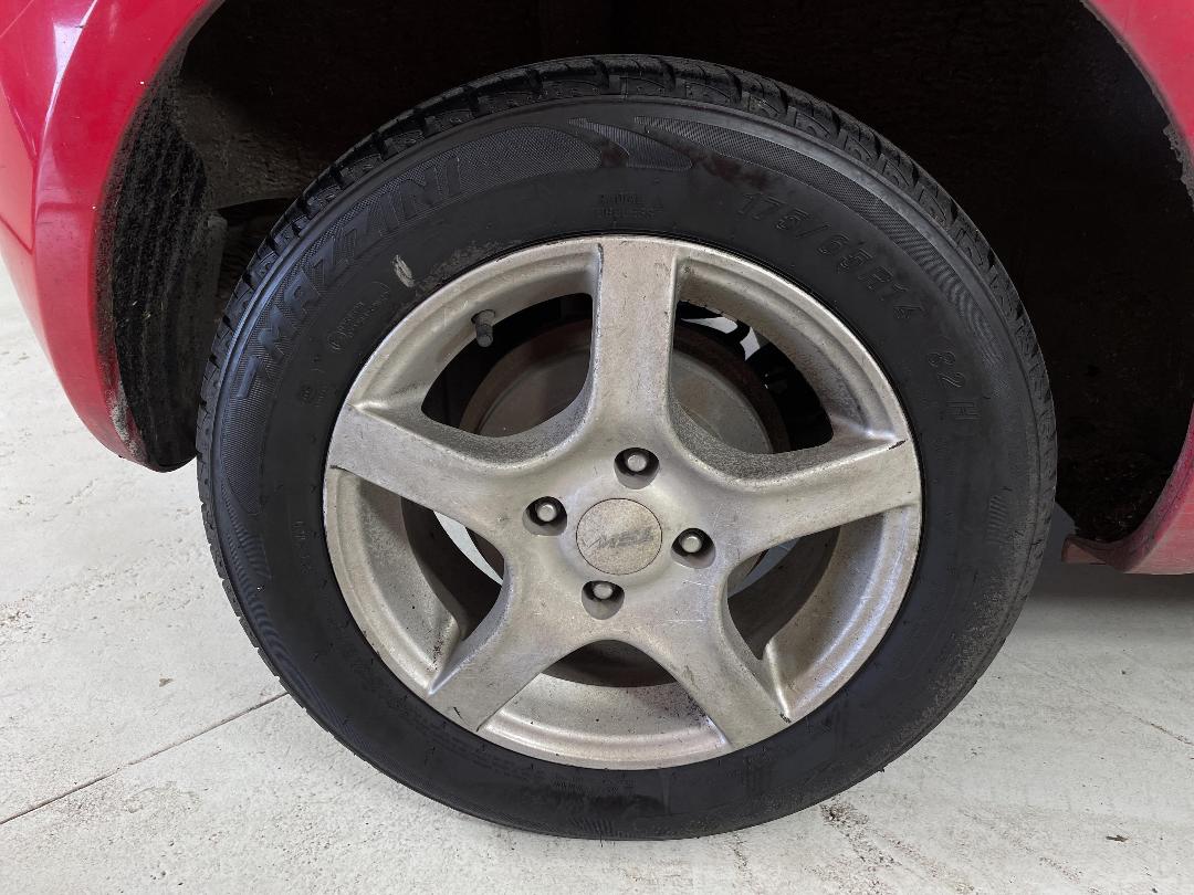 Photo '12' of Toyota Yaris