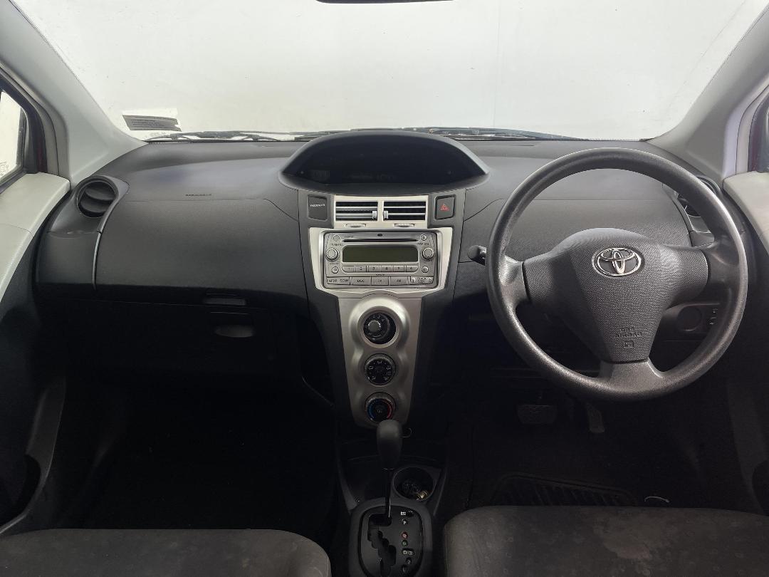 Photo '17' of Toyota Yaris