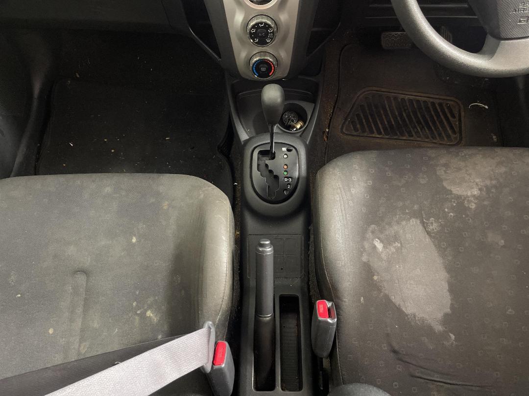 Photo '18' of Toyota Yaris