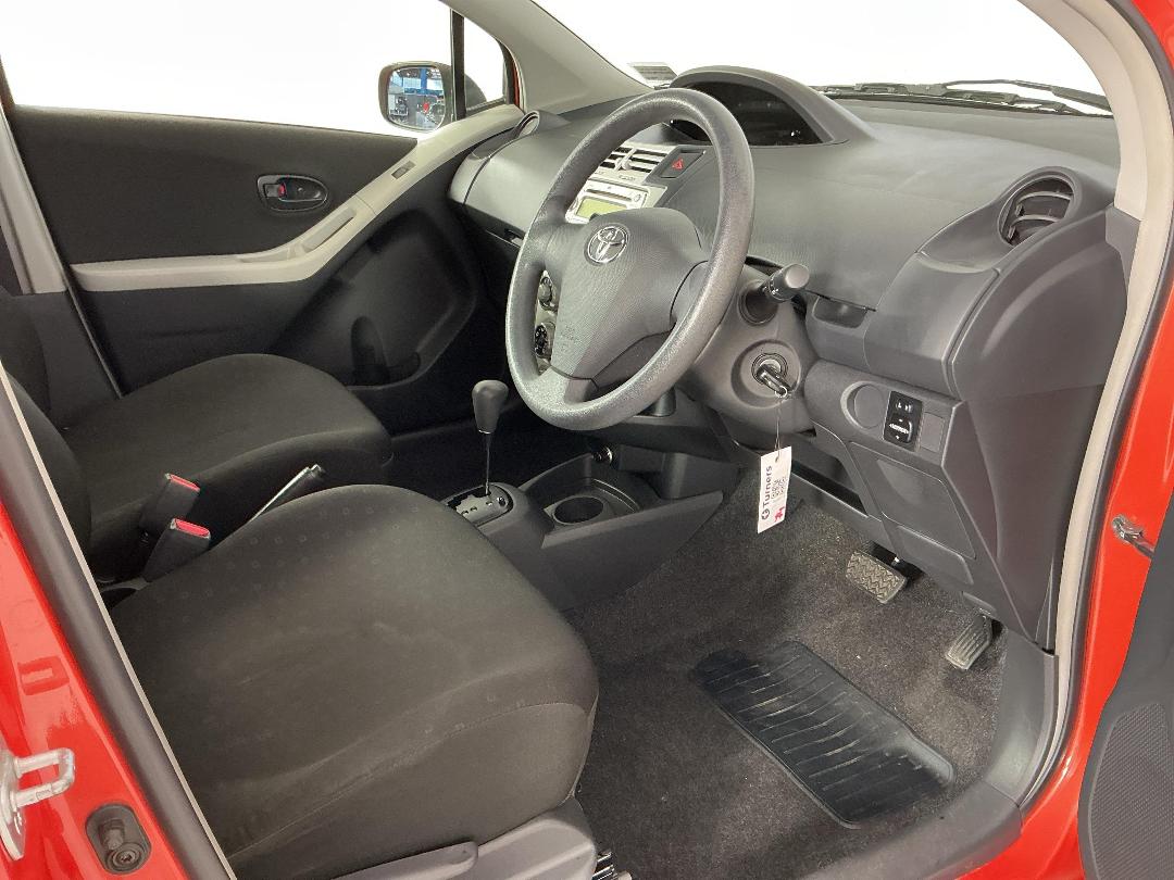 Photo '16' of Toyota Yaris Photo '16' of Toyota Yaris