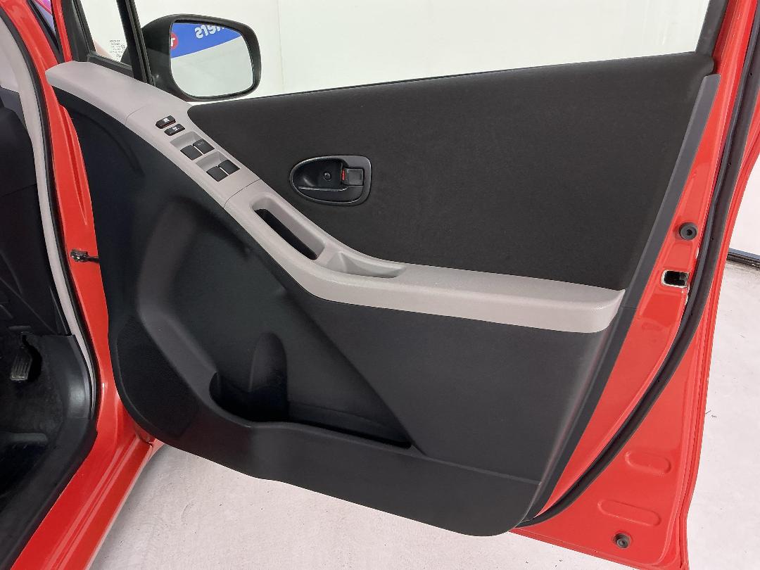 Photo '15' of Toyota Yaris Photo '15' of Toyota Yaris