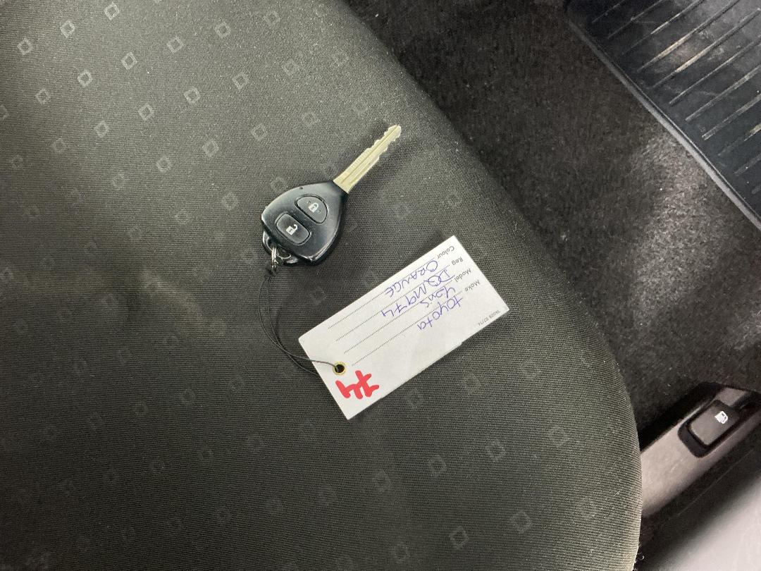 Photo '22' of Toyota Yaris Photo '22' of Toyota Yaris