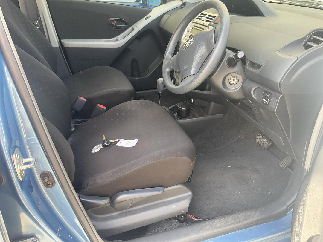 Photo '21' of Toyota Yaris Photo '21' of Toyota Yaris