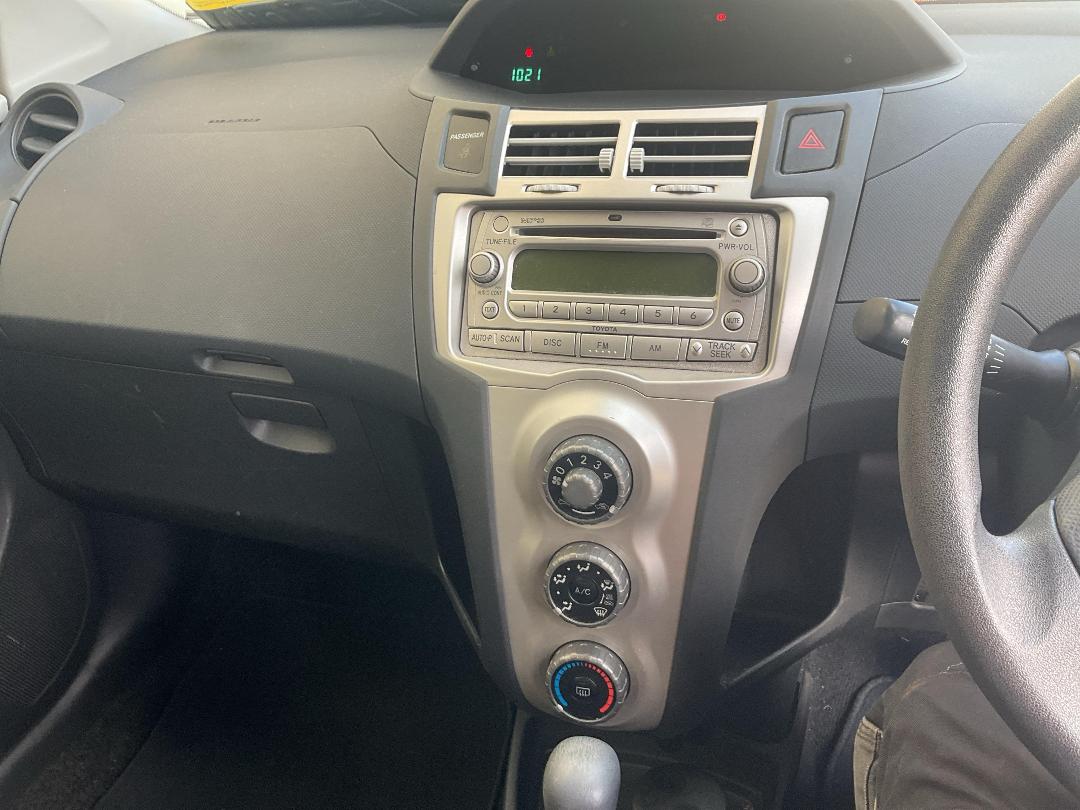 Photo '25' of Toyota Yaris Photo '25' of Toyota Yaris