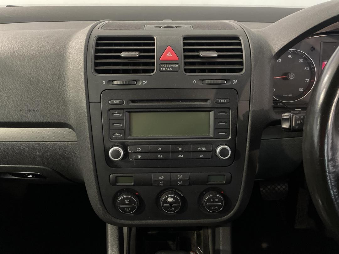 Photo '24' of Volkswagen Golf Photo '24' of Volkswagen Golf