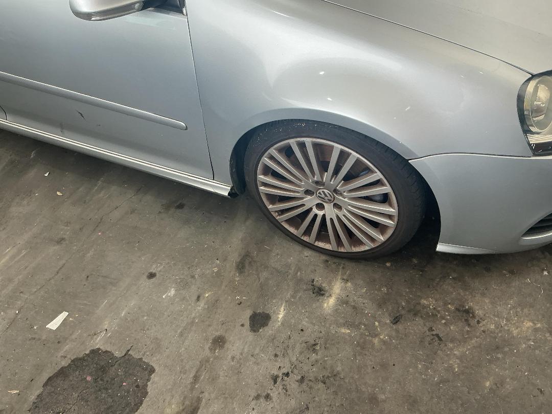 Photo '2' of Volkswagen Golf R32 V6 4M