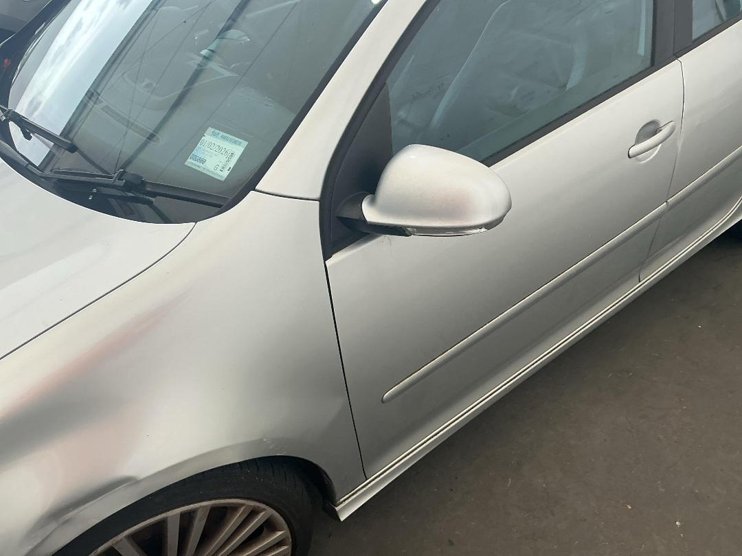 Photo '7' of Volkswagen Golf R32 V6 4M