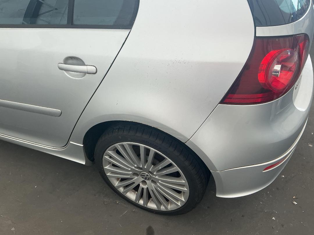 Photo '10' of Volkswagen Golf R32 V6 4M