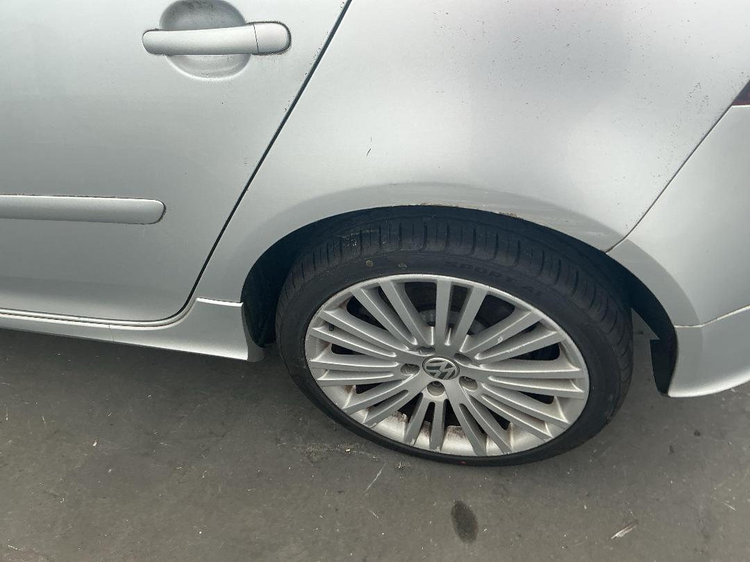 Photo '9' of Volkswagen Golf R32 V6 4M