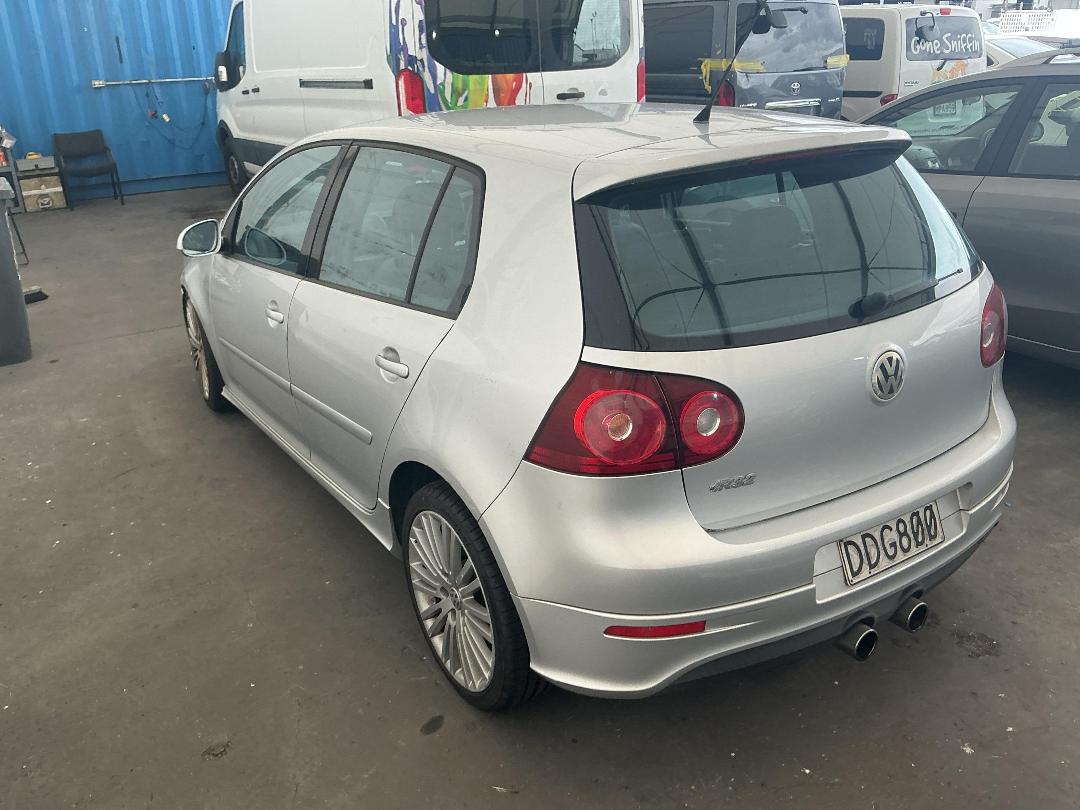 Photo '8' of Volkswagen Golf R32 V6 4M