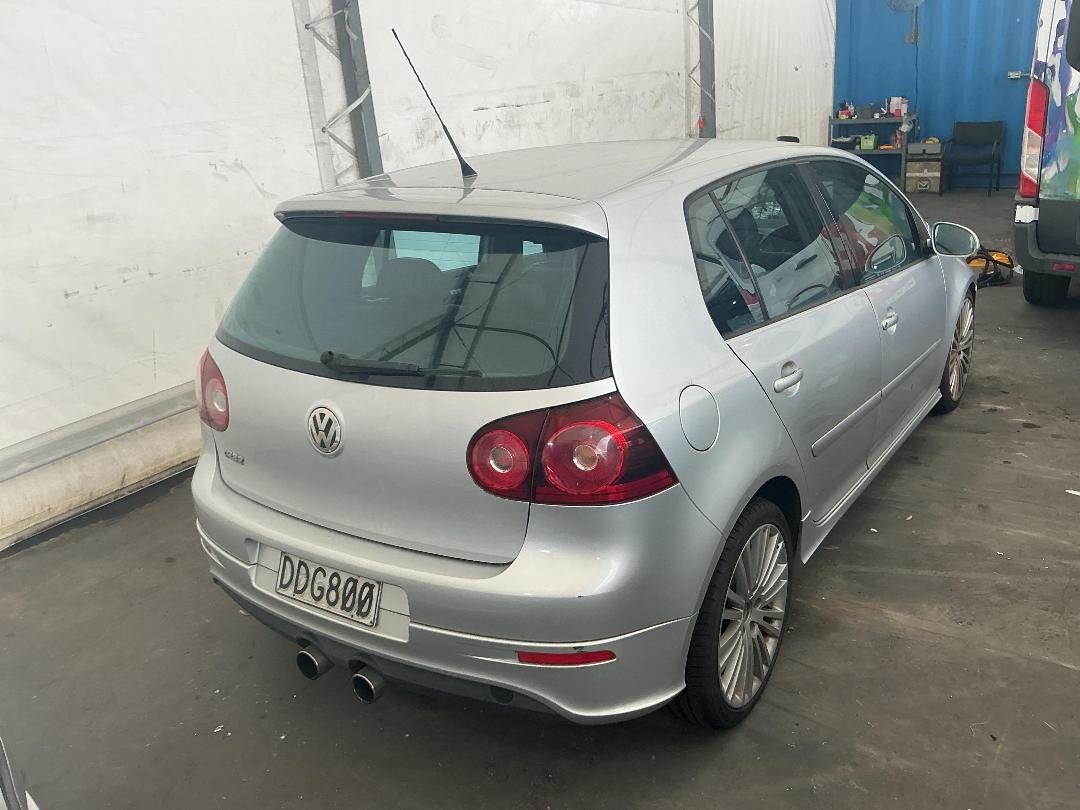 Photo '11' of Volkswagen Golf R32 V6 4M