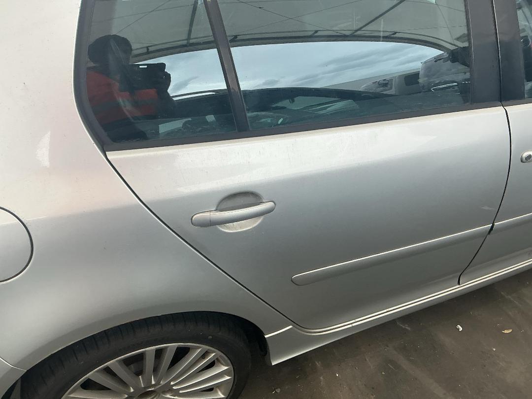 Photo '14' of Volkswagen Golf R32 V6 4M