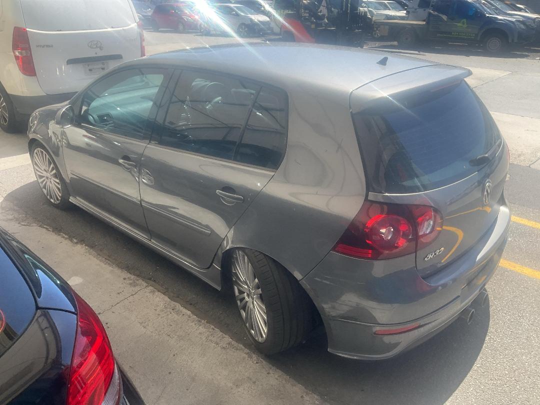 Photo '8' of Volkswagen Golf R32 V6 4M