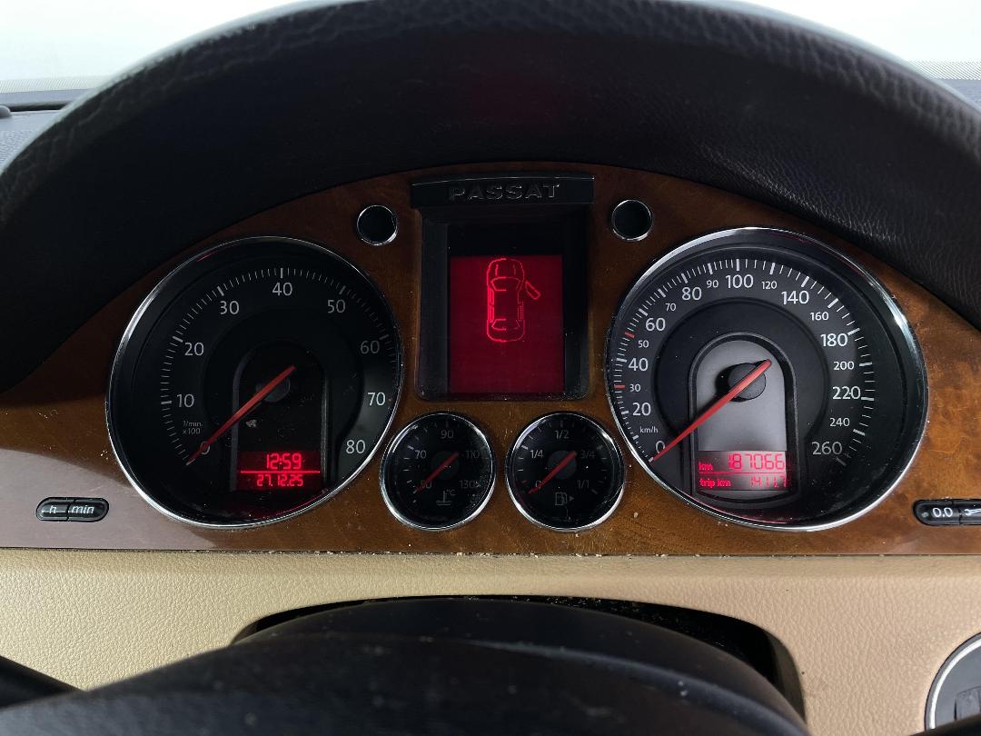 Photo '21' of Volkswagen Passat