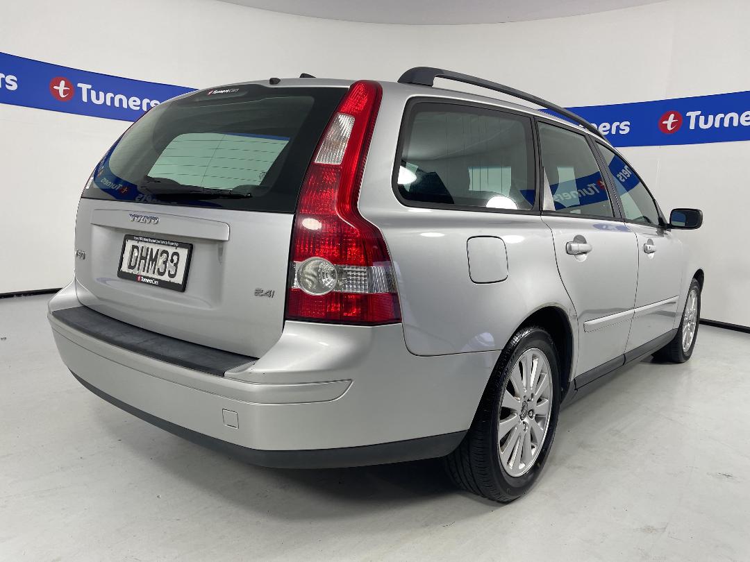 Photo '7' of Volvo V50