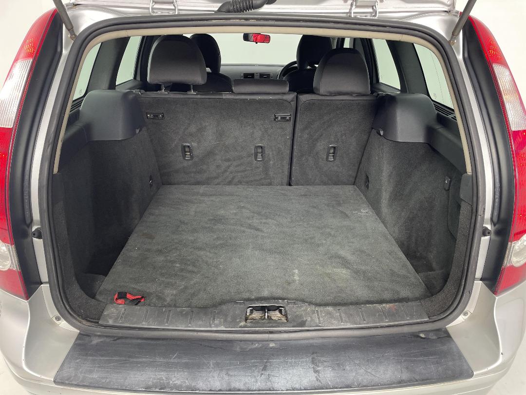 Photo '14' of Volvo V50