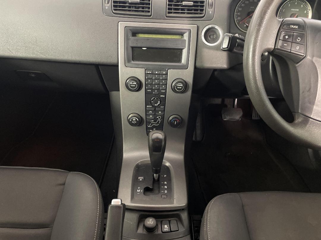 Photo '18' of Volvo V50