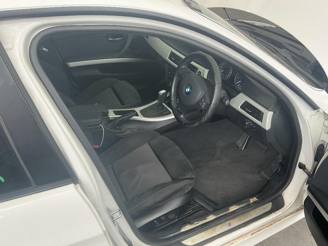 Photo '16' of BMW 323I