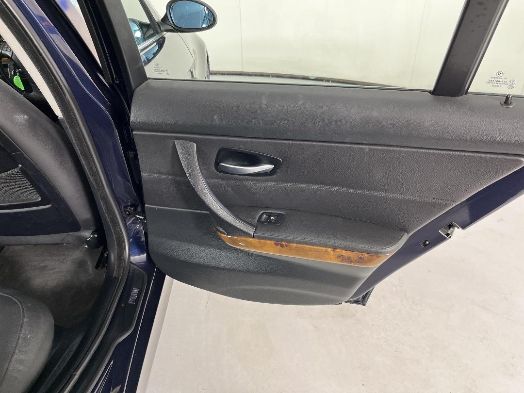 Photo '19' of BMW 323I